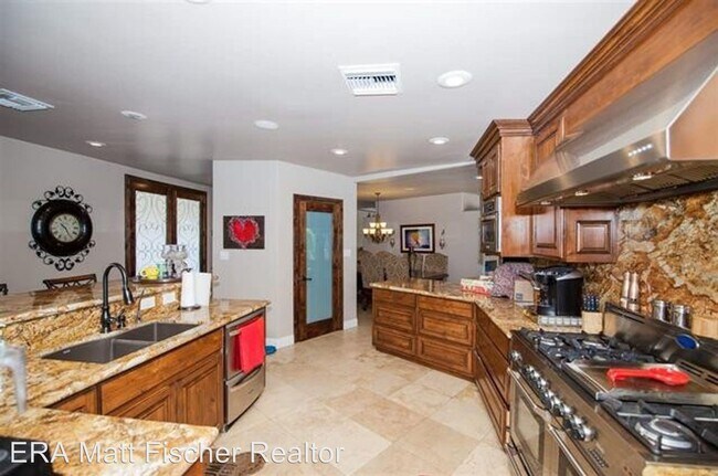 Building Photo - 4 br, 3 bath House - 3099 S Arizona Avenue