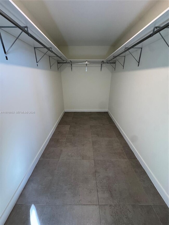 Building Photo - 16395 Biscayne Blvd