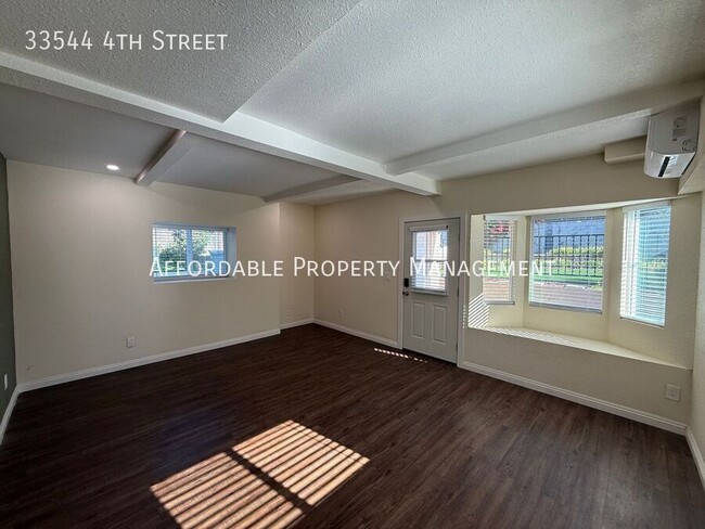 Foto del edificio - 33544 4th St