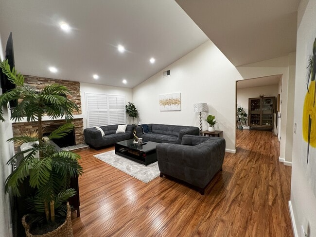 Building Photo - 18411 Algiers St