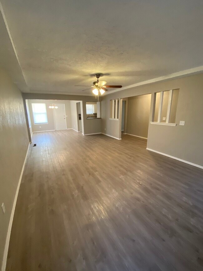 Building Photo - 10400 Exter Ave. Yukon, OK 73099