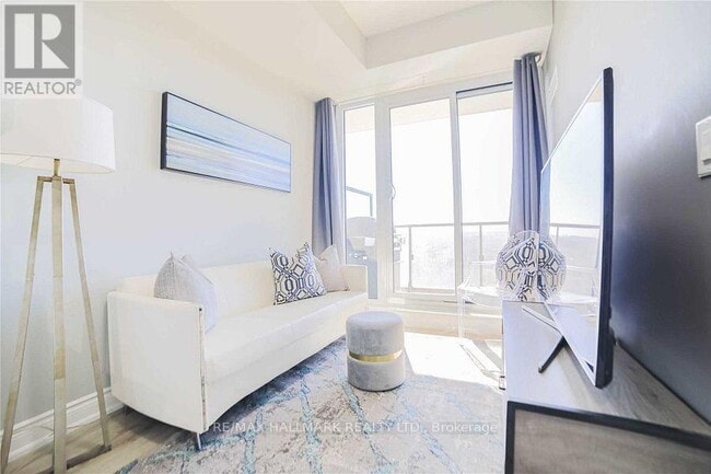 Building Photo - 9618 Yonge St