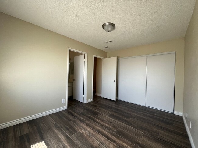 Building Photo - 14070 Juniper St