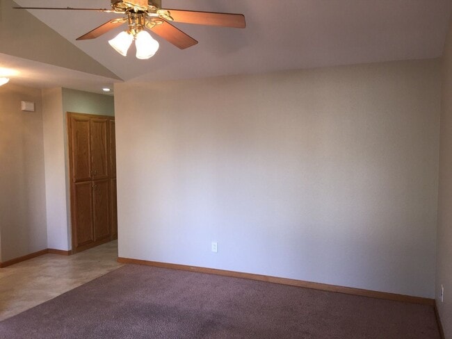 Foto del edificio - Clean Large 4 Bedroom 2 Bathroom Home For Rent - Section 8 Vouchers Accepted.