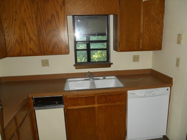 Building Photo - 1409 Westbrooke Street, Lawrence, KS 66049...