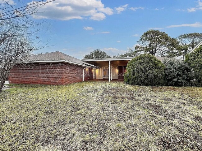 Building Photo - 4807 Country Club View