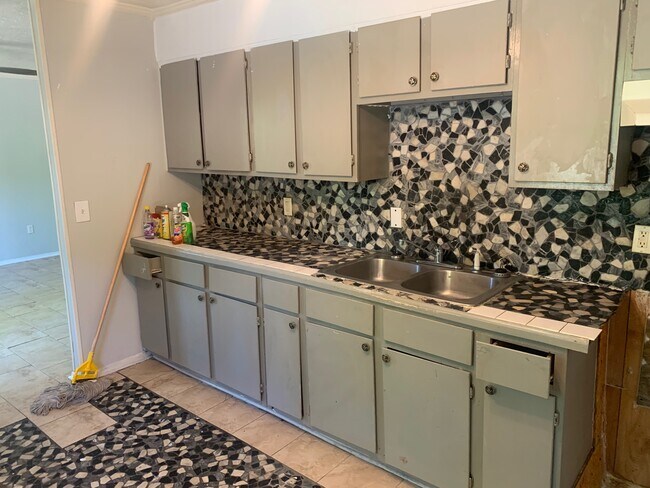 Foto del edificio - 1175 Eminence Row