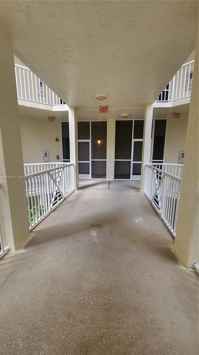 Building Photo - 3600 Oaks Clubhouse Dr
