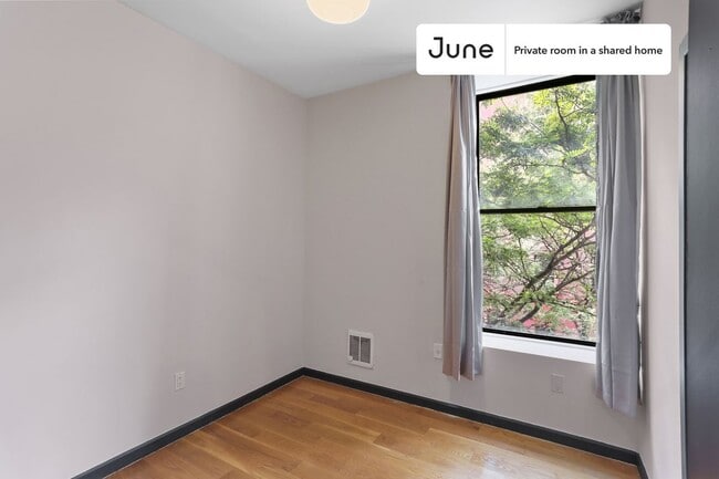 Foto del edificio - Room in Shared 4 bed/3 bath home