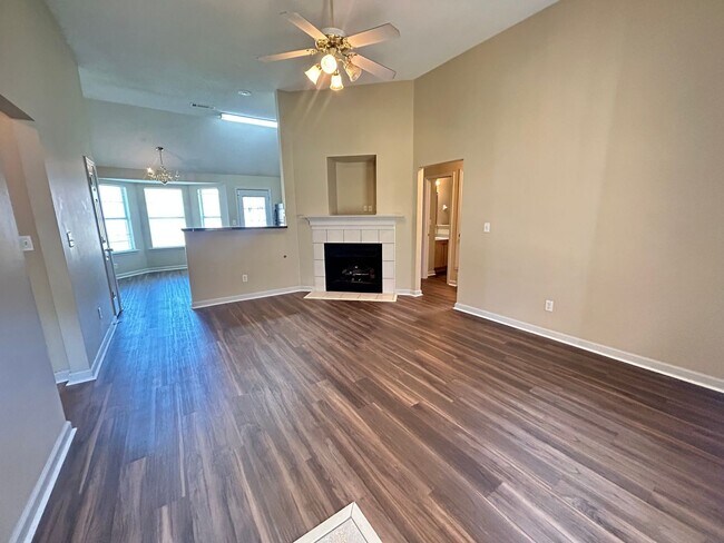 Foto del edificio - Cozy home in The Commons neighborhood offering split bedroom floor plan! Back yard is fully fence...