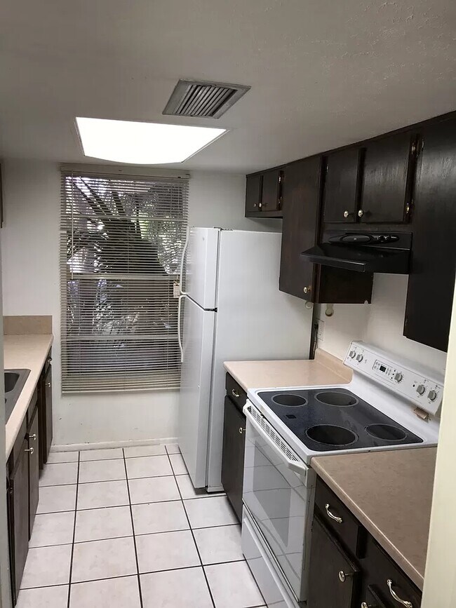 Building Photo - 3902 Coronation Ct