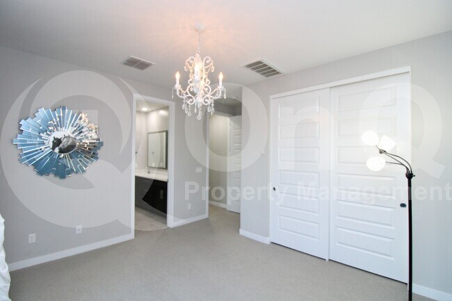 Foto del edificio - 1026 E Weatherby Way