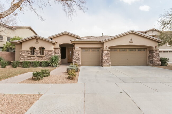 Building Photo - 2221 S Holguin Way