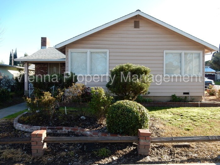 Primary Photo - 711 Main St