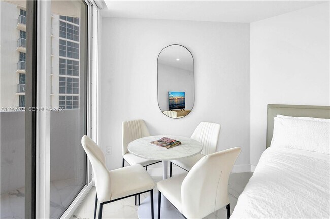 Foto del edificio - 17375 Collins Ave