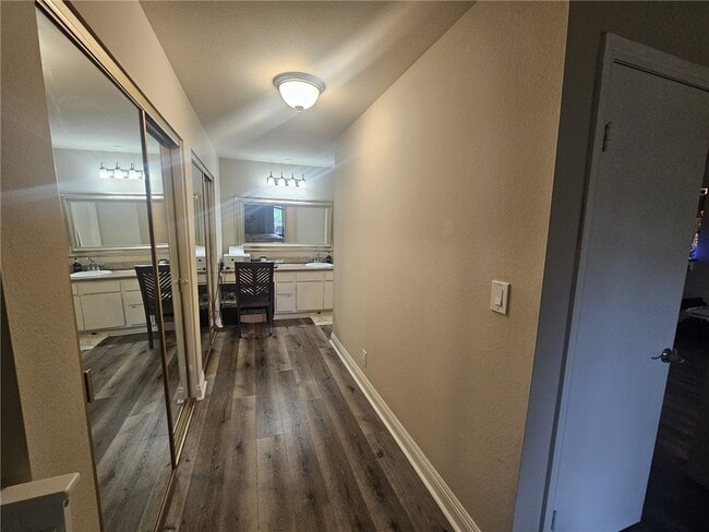 Building Photo - 545 S Ranch View Cir