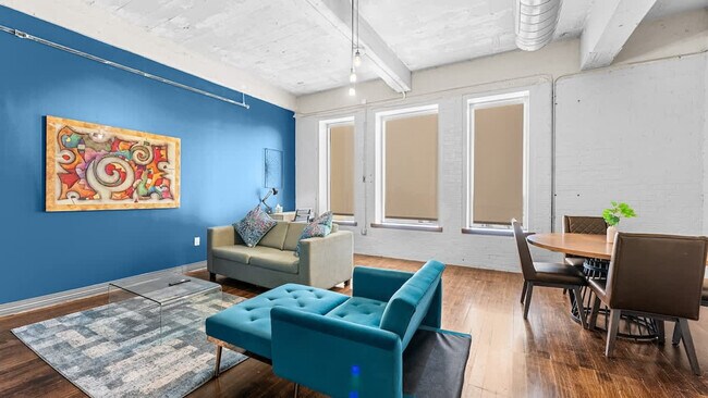 Building Photo - 500 S Ervay St