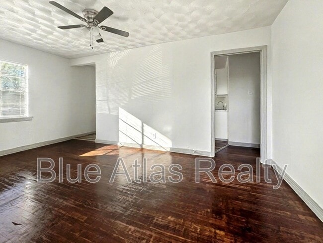 Building Photo - 5207 Spruce St