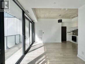 Building Photo - 185 Roehampton Ave