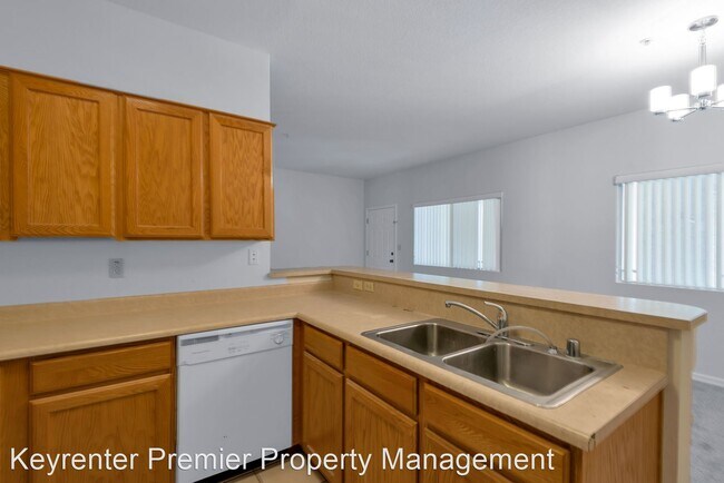 Foto del edificio - 2 br, 2 bath House - 6920 E. 4th Street #209
