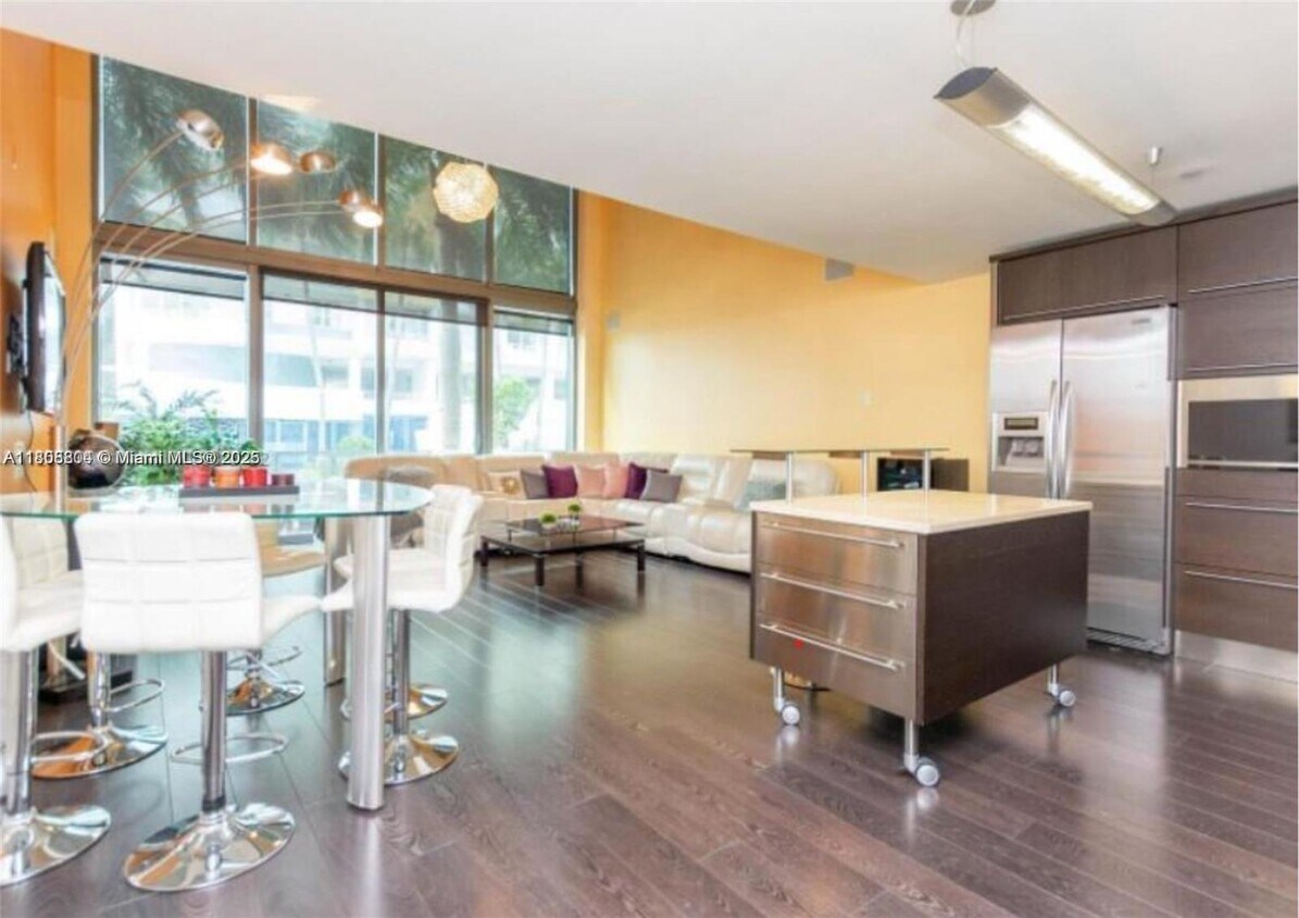 Foto principal - 6000 Collins Ave