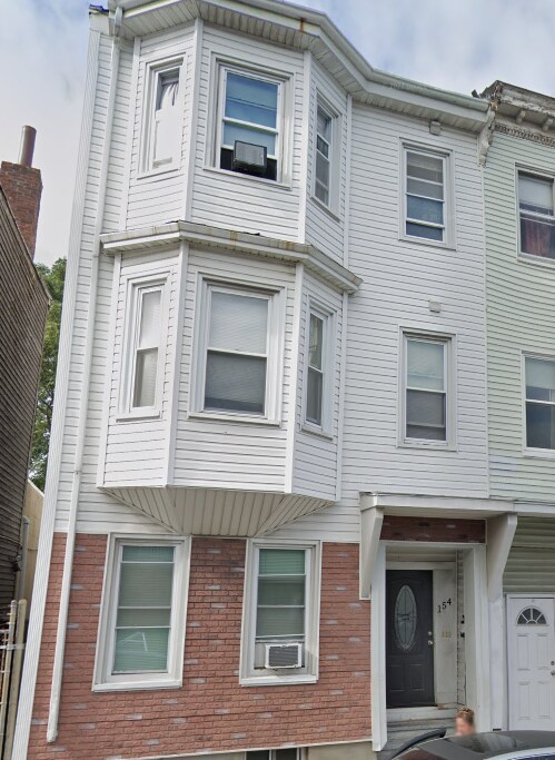 Building Photo - 154 Bennington St