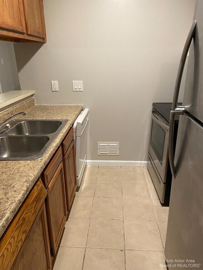 Foto del edificio - 6825 New Providence Way