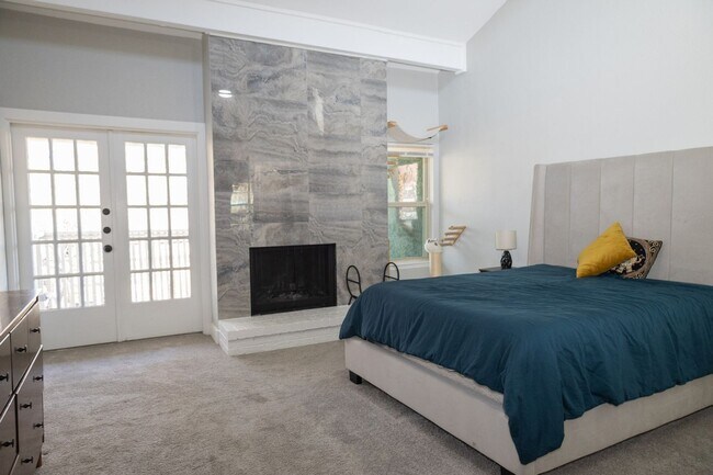 Building Photo - Spacious 4BR Townhome in Dallas