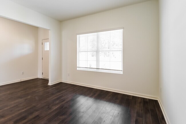 Foto del edificio - 5784 Timber Leaf Lp