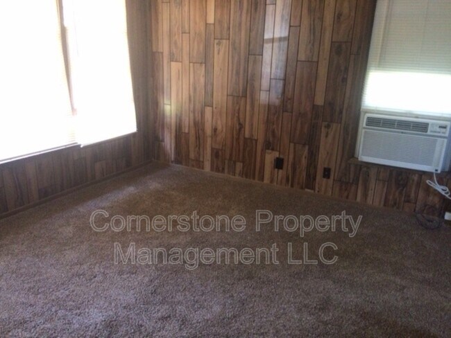 Foto del edificio - 627-629 E 8th St