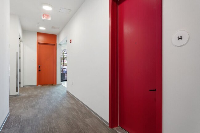 Foto del edificio - 1st Floor modern condo in downtown Durham!