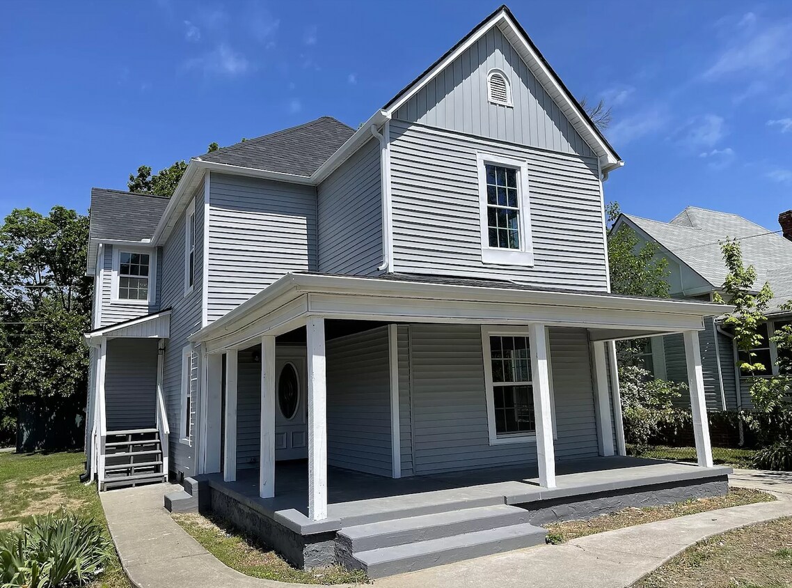 Foto principal - 215 E Burwell Ave