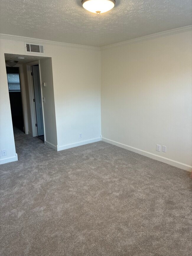 Foto del edificio - 6103 Julie Kays Way