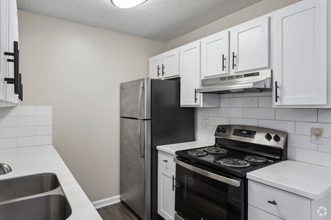 2BR, 2BA - 880SF - Kitchen - Park View Apartments