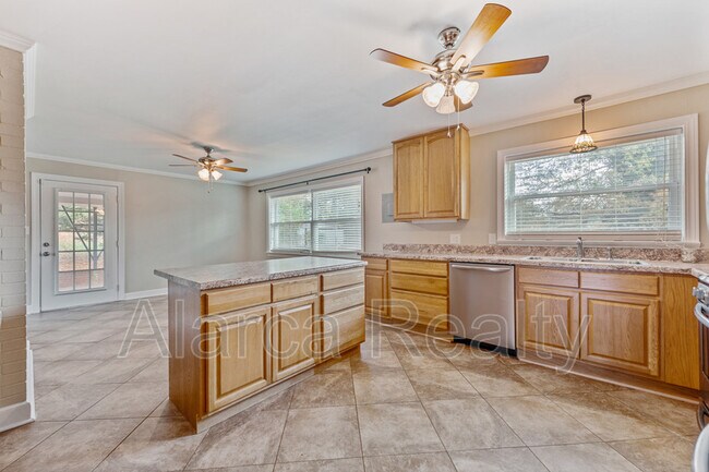 Foto del edificio - 83 Tulip Ave SW