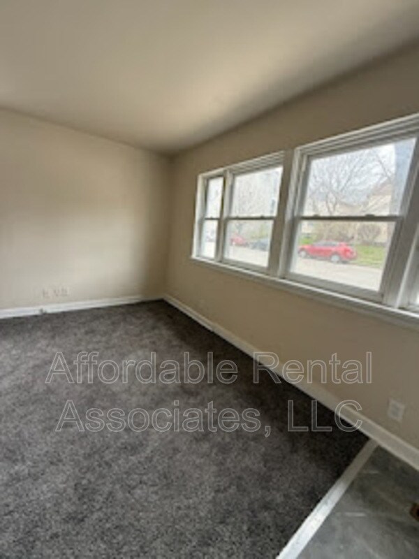 Building Photo - 1560 S 10th St