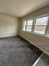 Building Photo - 1560 S 10th St