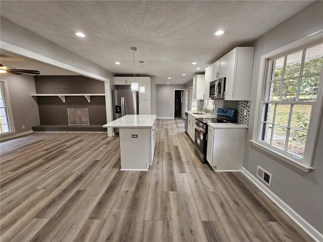 Building Photo - 999 Braselton Hwy