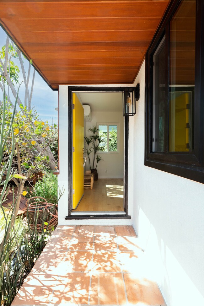 Foto del edificio - 1830 Walgrove Ave