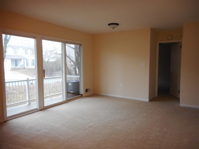 Building Photo - 1400 Bayview Dr