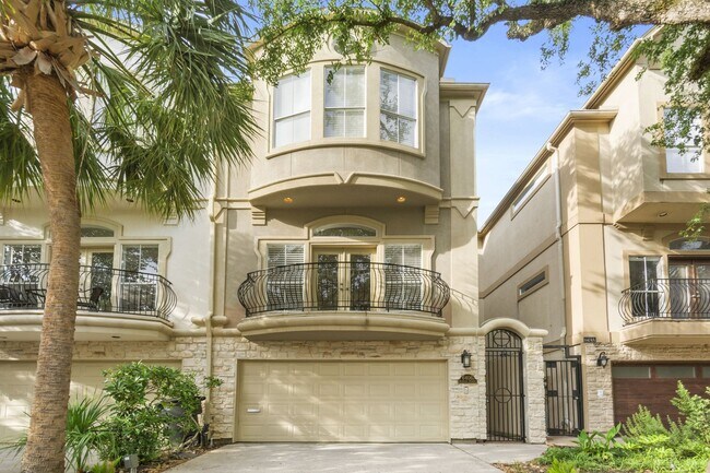 Building Photo - Live Near Memorial Park! Spacious 3BR with...