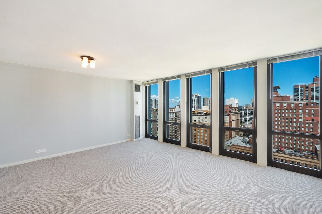 Primary Photo - 1 E Scott St