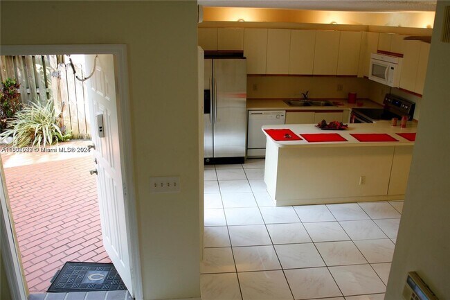 Foto del edificio - 9887 NW 6th Ct