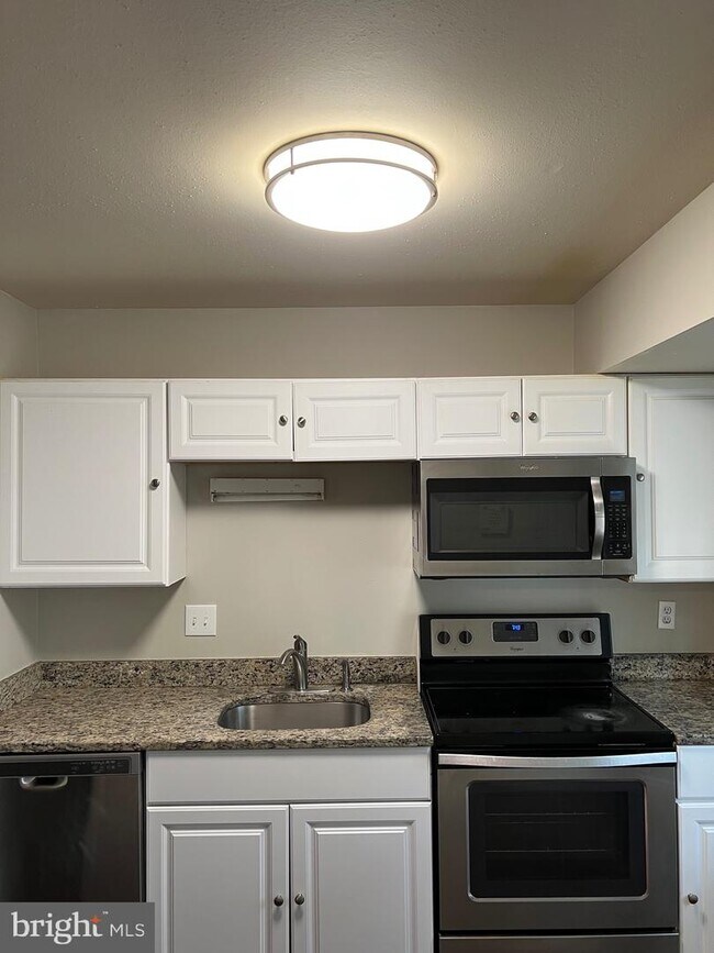 Building Photo - 9633 Marston Ln