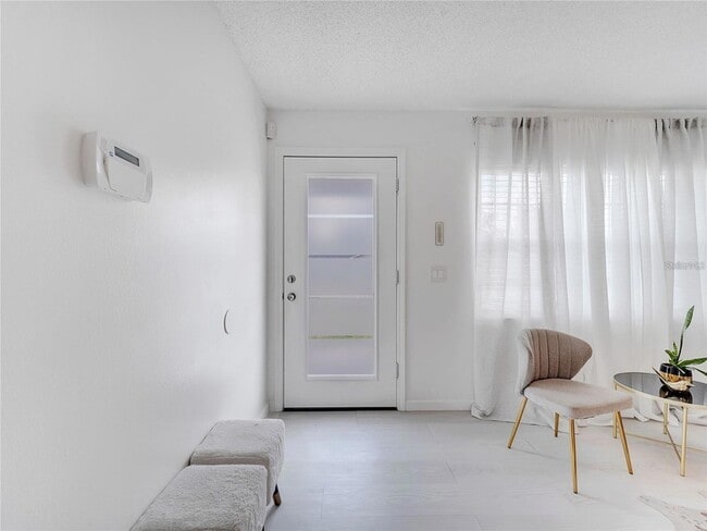 Foto del edificio - 4754 Lake Shore Dr