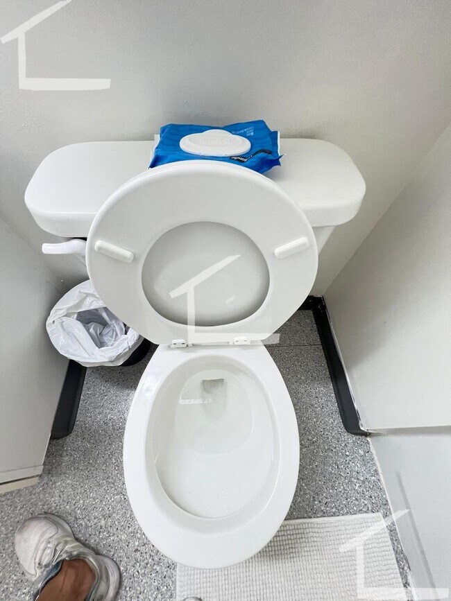 Building Photo - Huge 1 bed