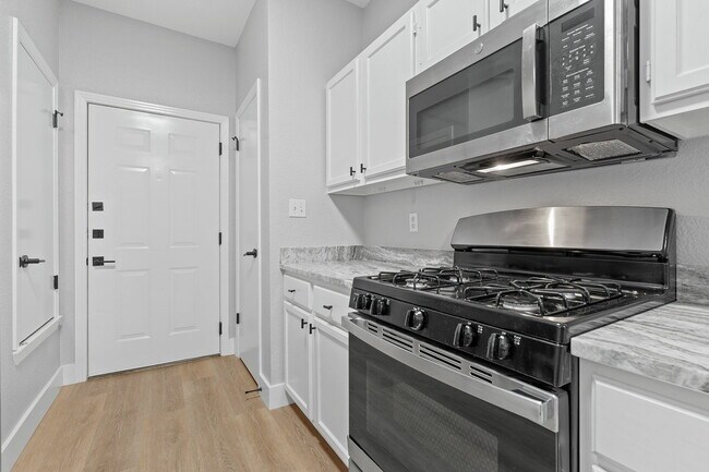 Building Photo - 3318 Blumie St