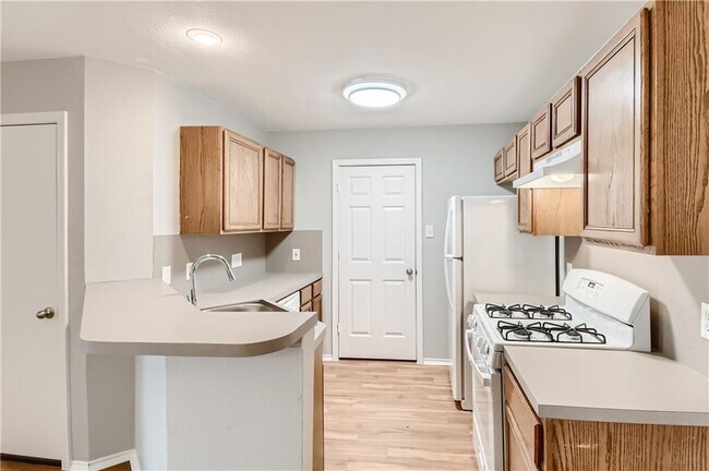 Foto del edificio - 2511 Cypress Ln