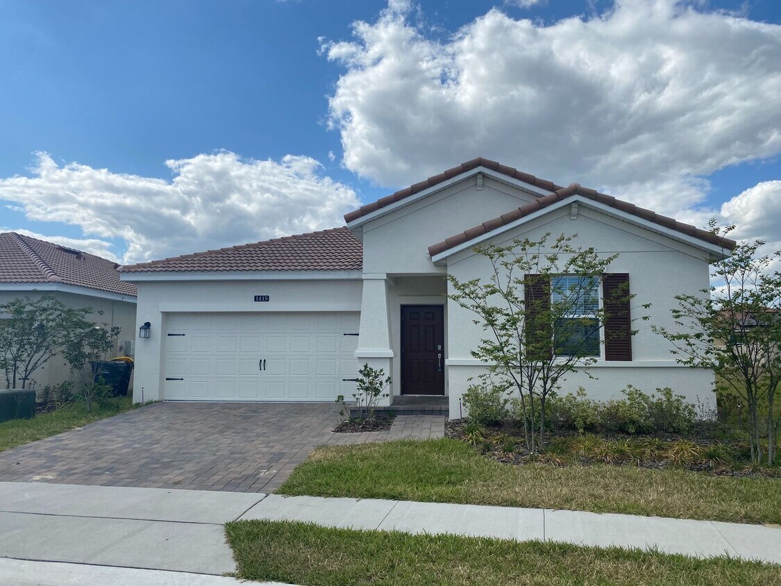 Foto principal - New 3 beds 2 baths Single Family in Davenport