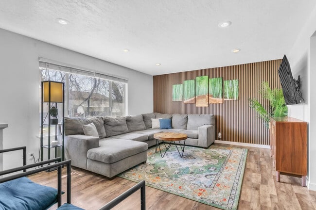 Building Photo - 423 W 1640 S